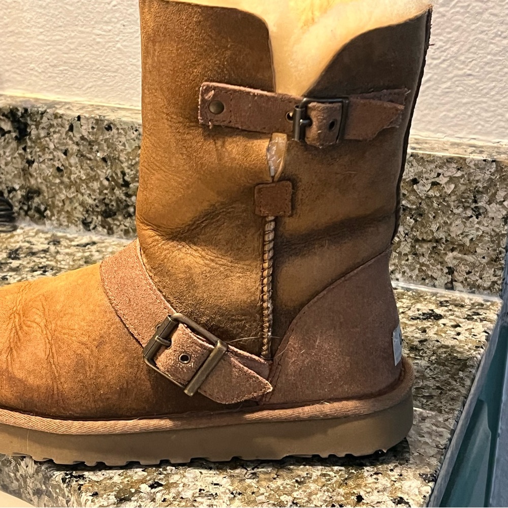 Ugh boots size 9
